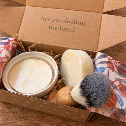 Close-up of the Smooth Love gift set in its box